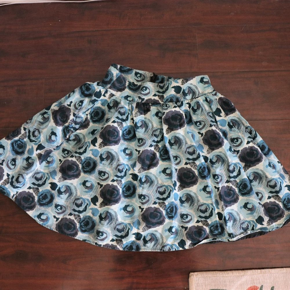 H&M Blue Flower Patterned Micro Skirt Size…